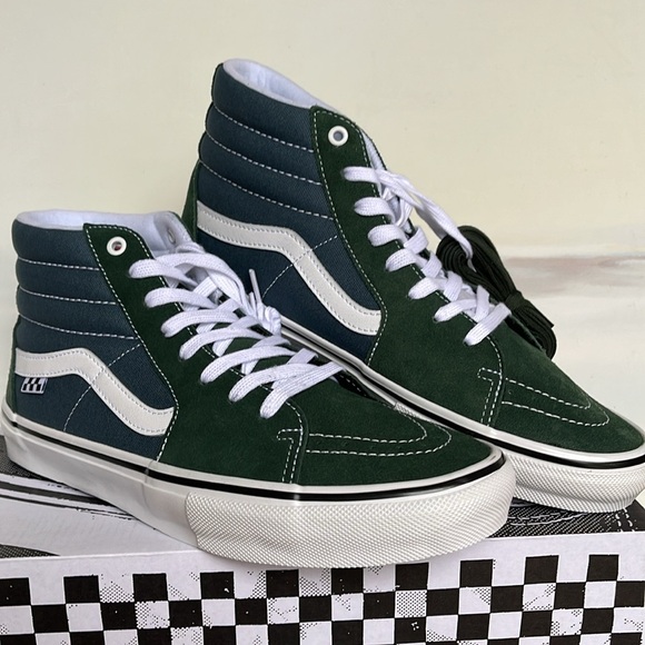 Vans Men’s Skate Sk8-Hi Mountain View
VN0A5FCCBD6
Sneakers - Picture 13 of 16